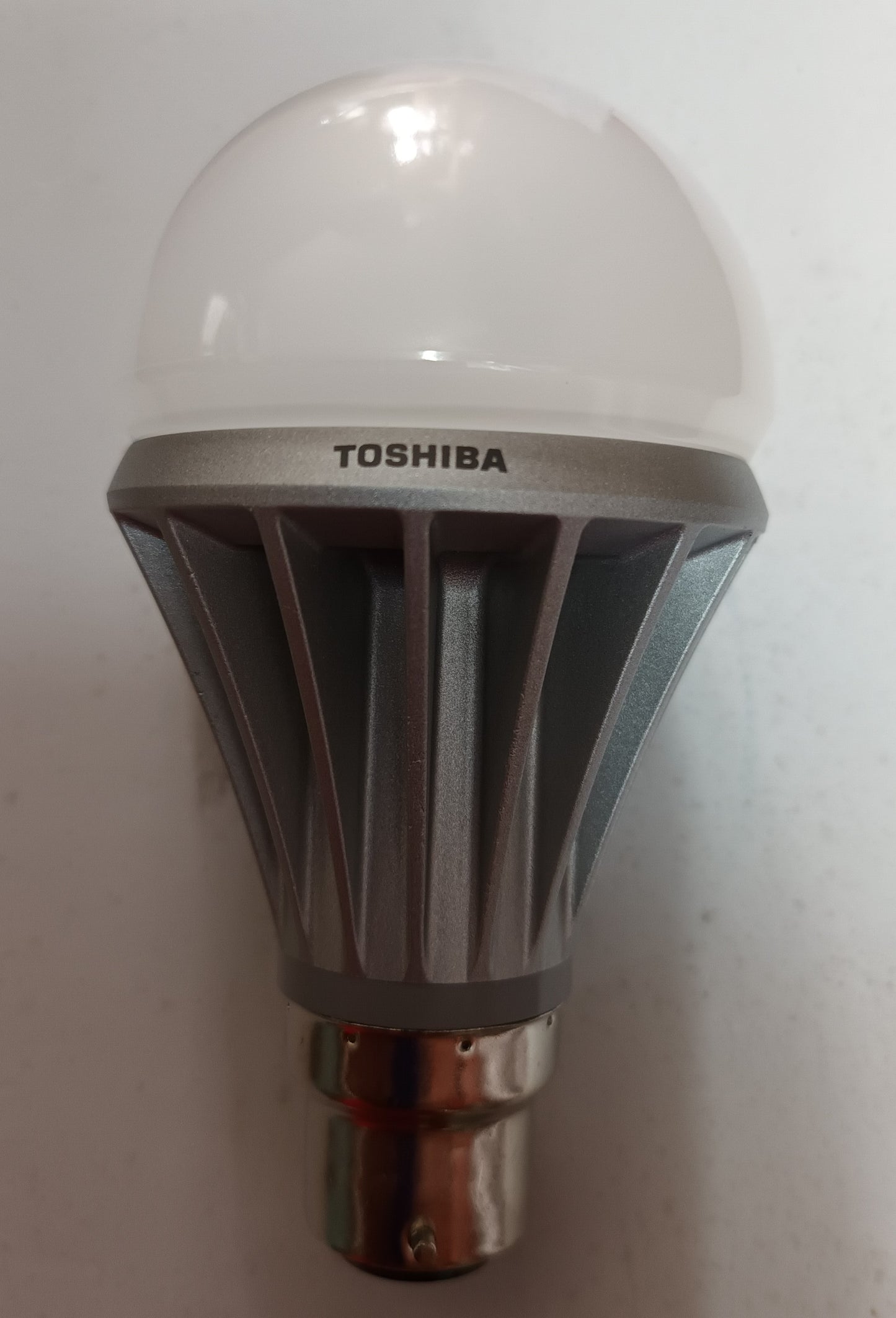 LED 3.5Watt Toshiba GLS BC / B22 4000K / Cool White Long Life 40,000H