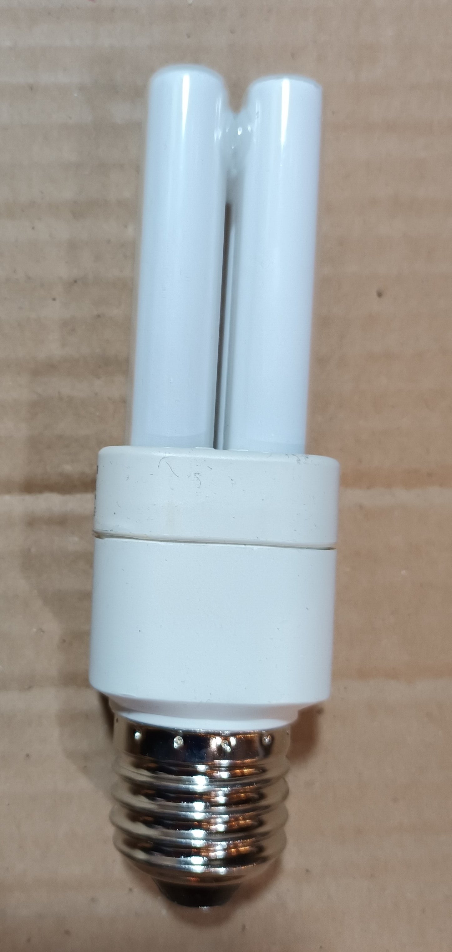 6 x Philips Master 8watt = 40w ES / E27 warm white