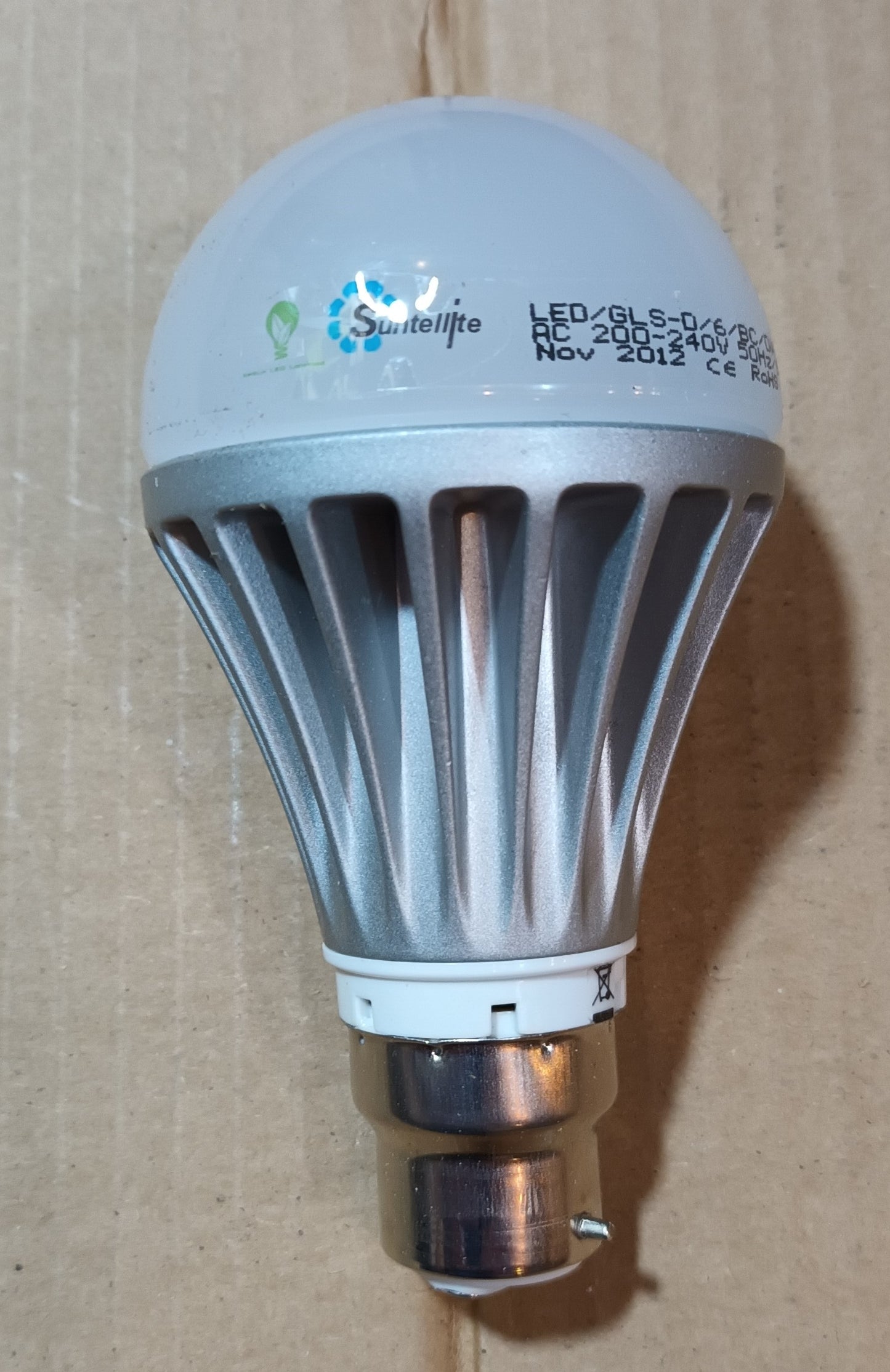 2 X LED GLS 6w BC / B22 Daylight / 6k