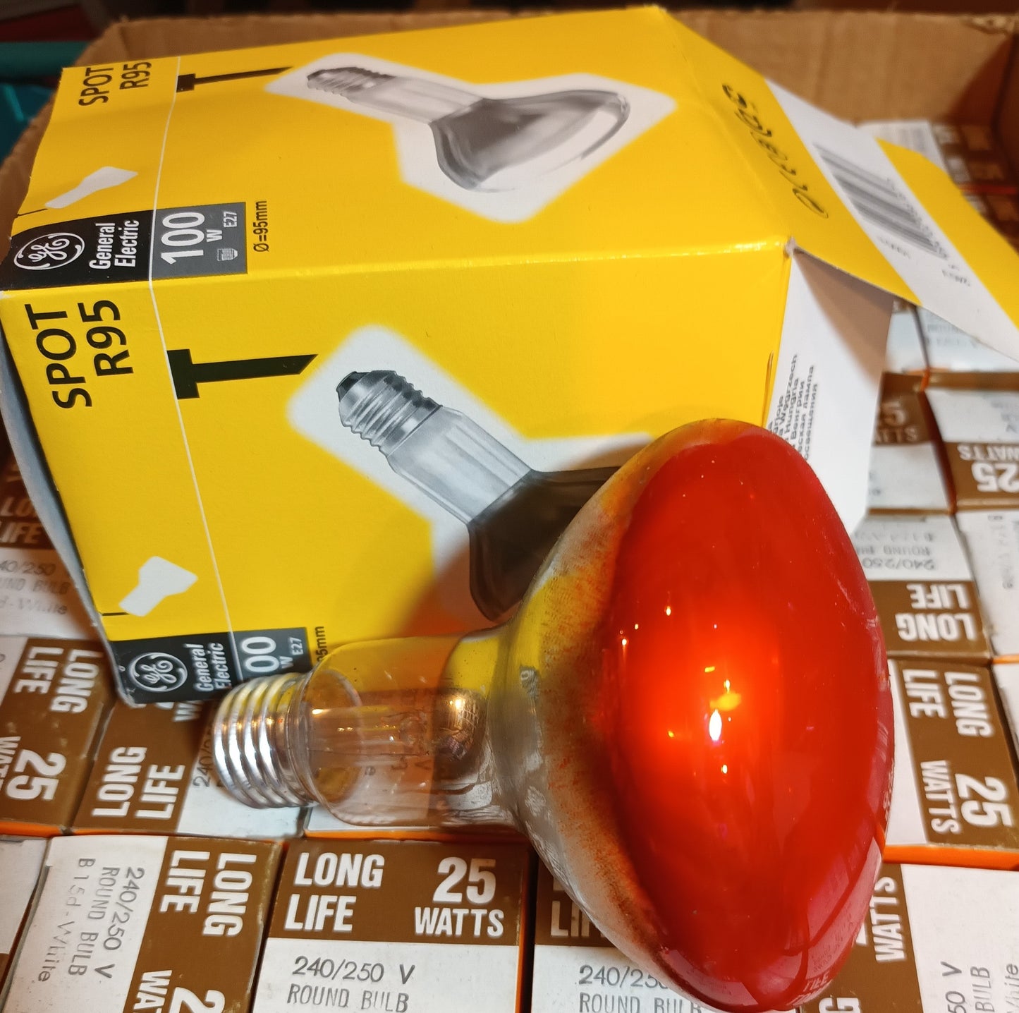 3 x R95 Red spots 100watt ES / E27 by GE