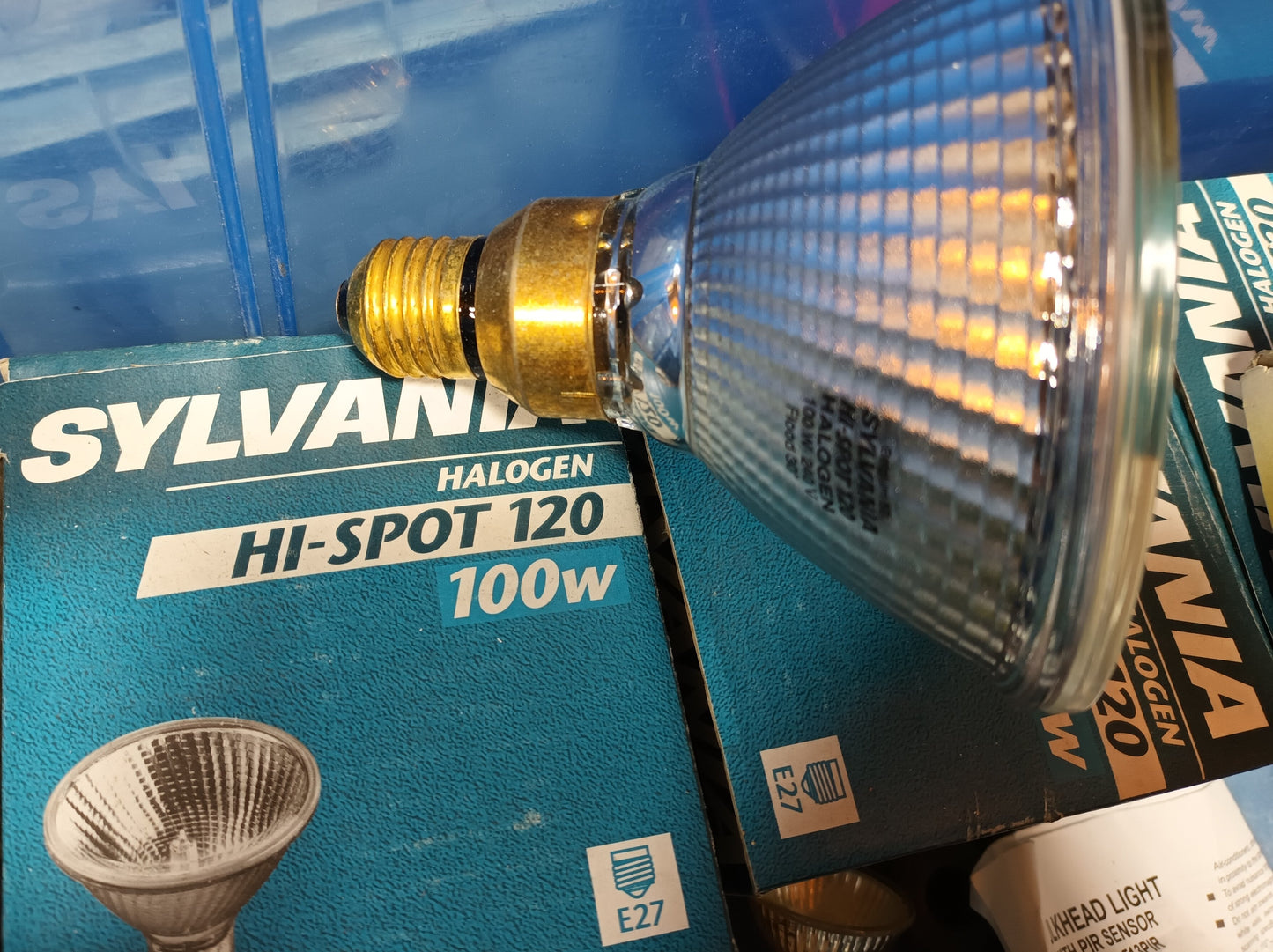 Hi Spot 120 Halogen 100watts 30° Flood ES / E27 code 21147 PAR38 by Sylvania