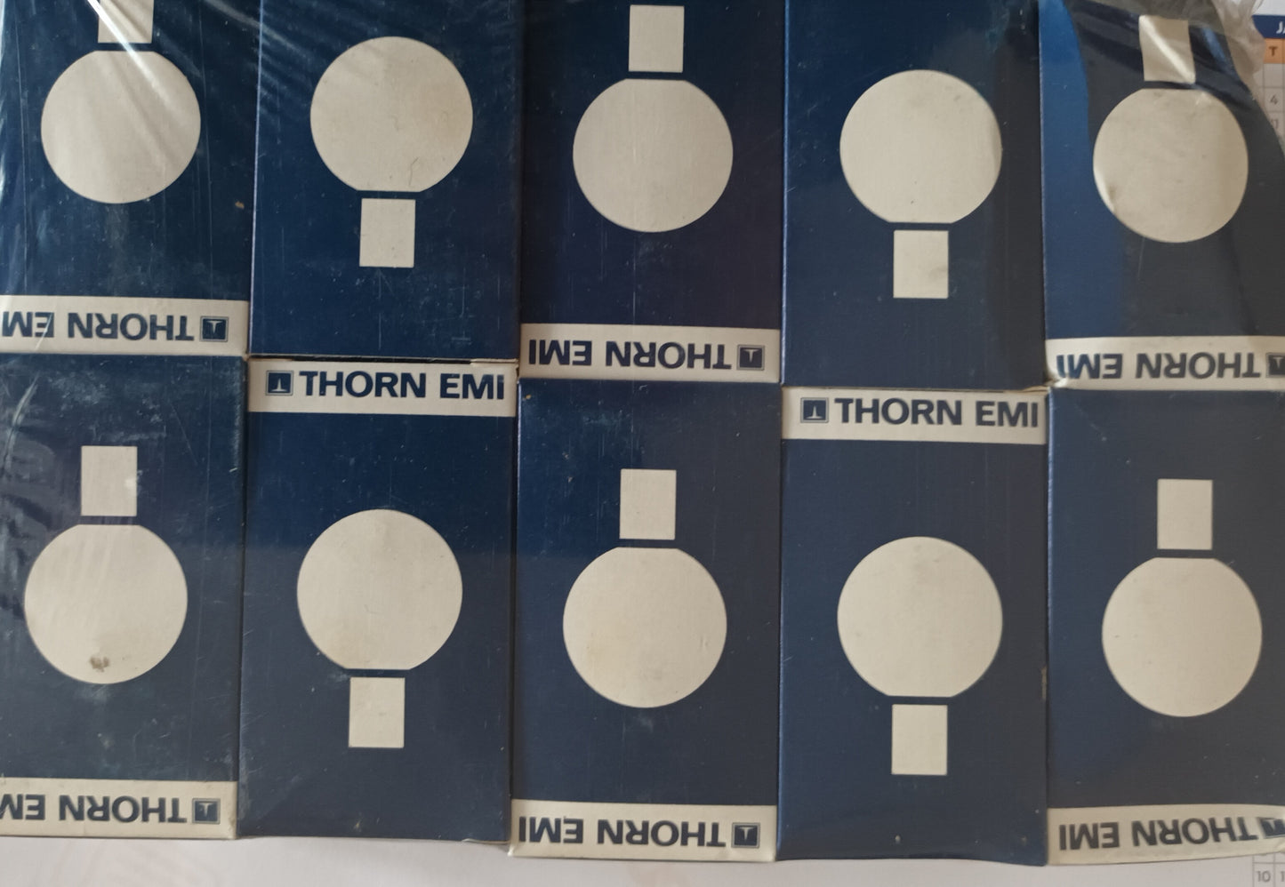 20 pack of 25Watt Golfball 45mm Round SBC / B15 Opal by Thorn only £0.65 each