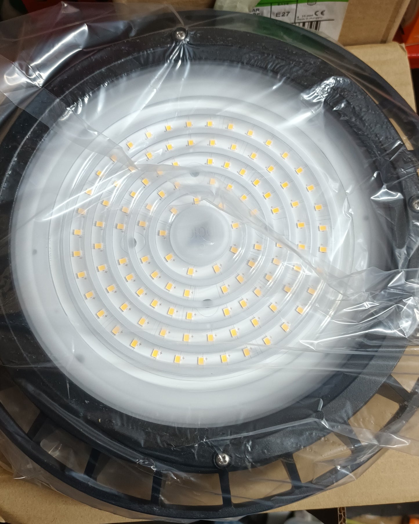 HIGH BAY LED 100 Watt = 13,000lm UFO Cool white Sold in pack of 2 or 6