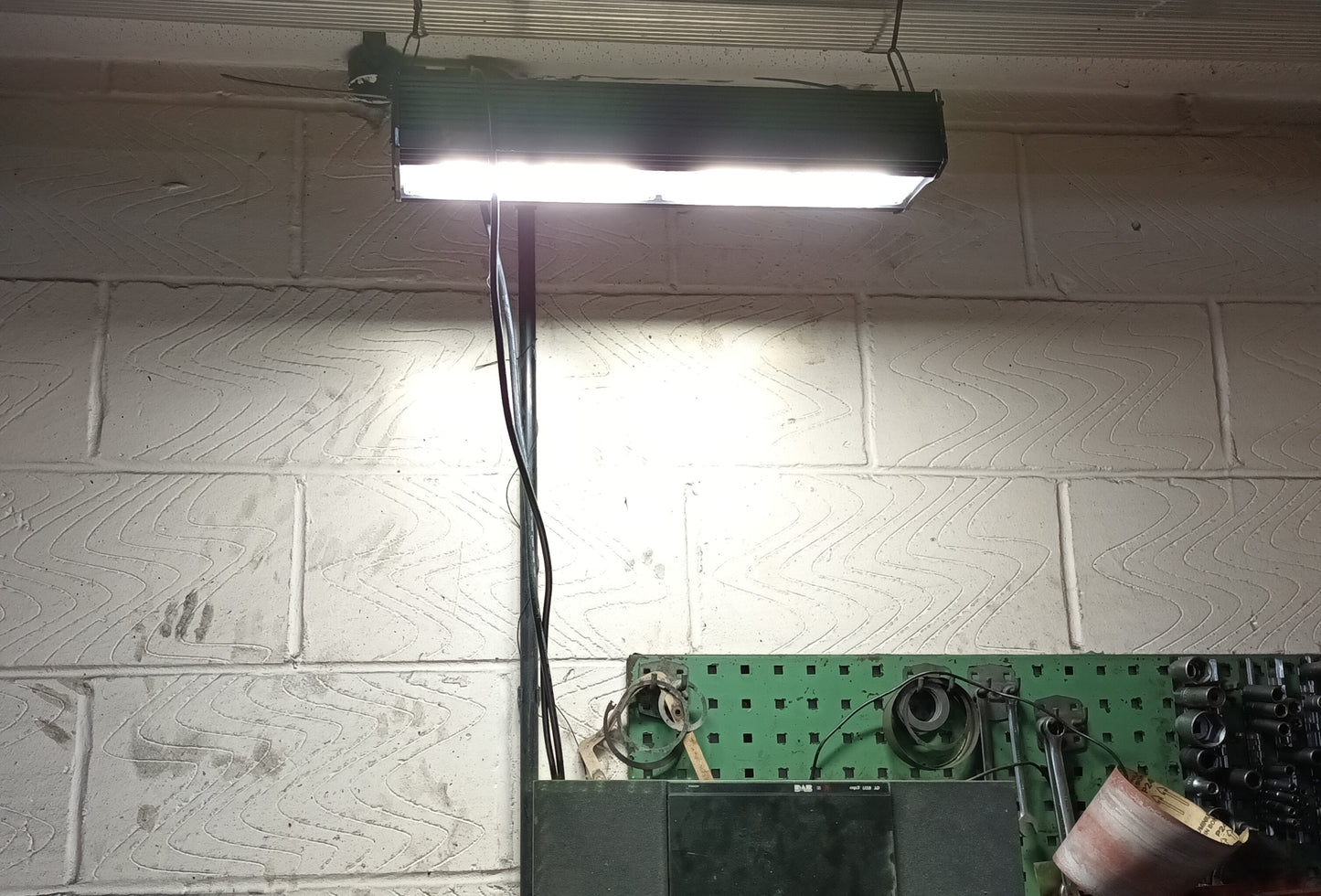 High Bay / Toughbay Linear 100Watt LED Daylight / 5700K JC71931 By Jcc