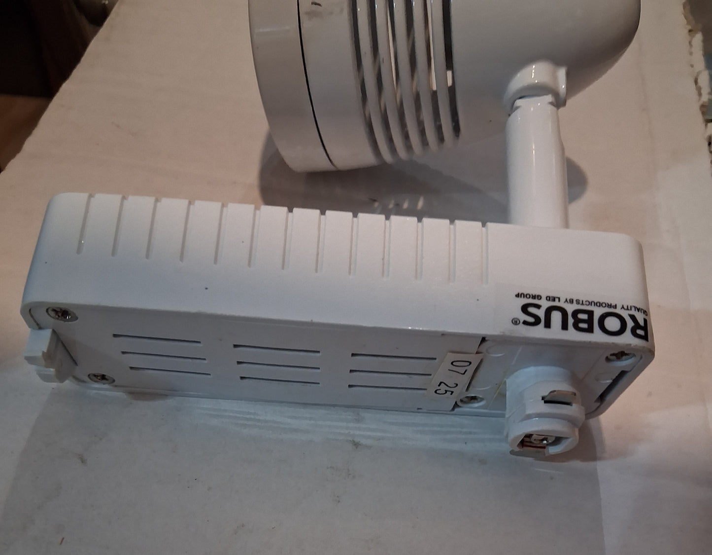 Robus R888-13 track Spotlight Acorn GX5.3 50 Watt in white