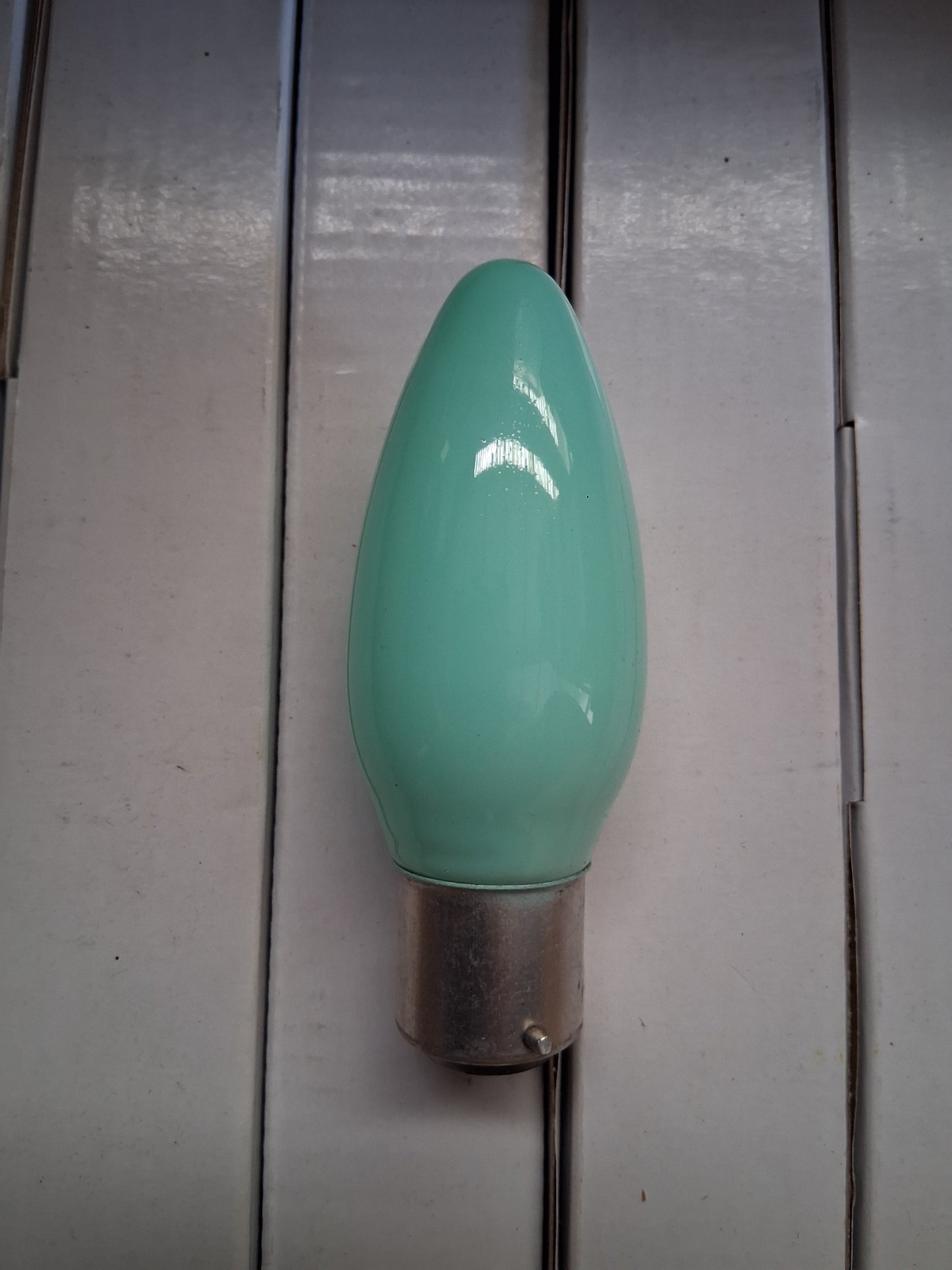 Soft Green candle 40 watt BC / B22
