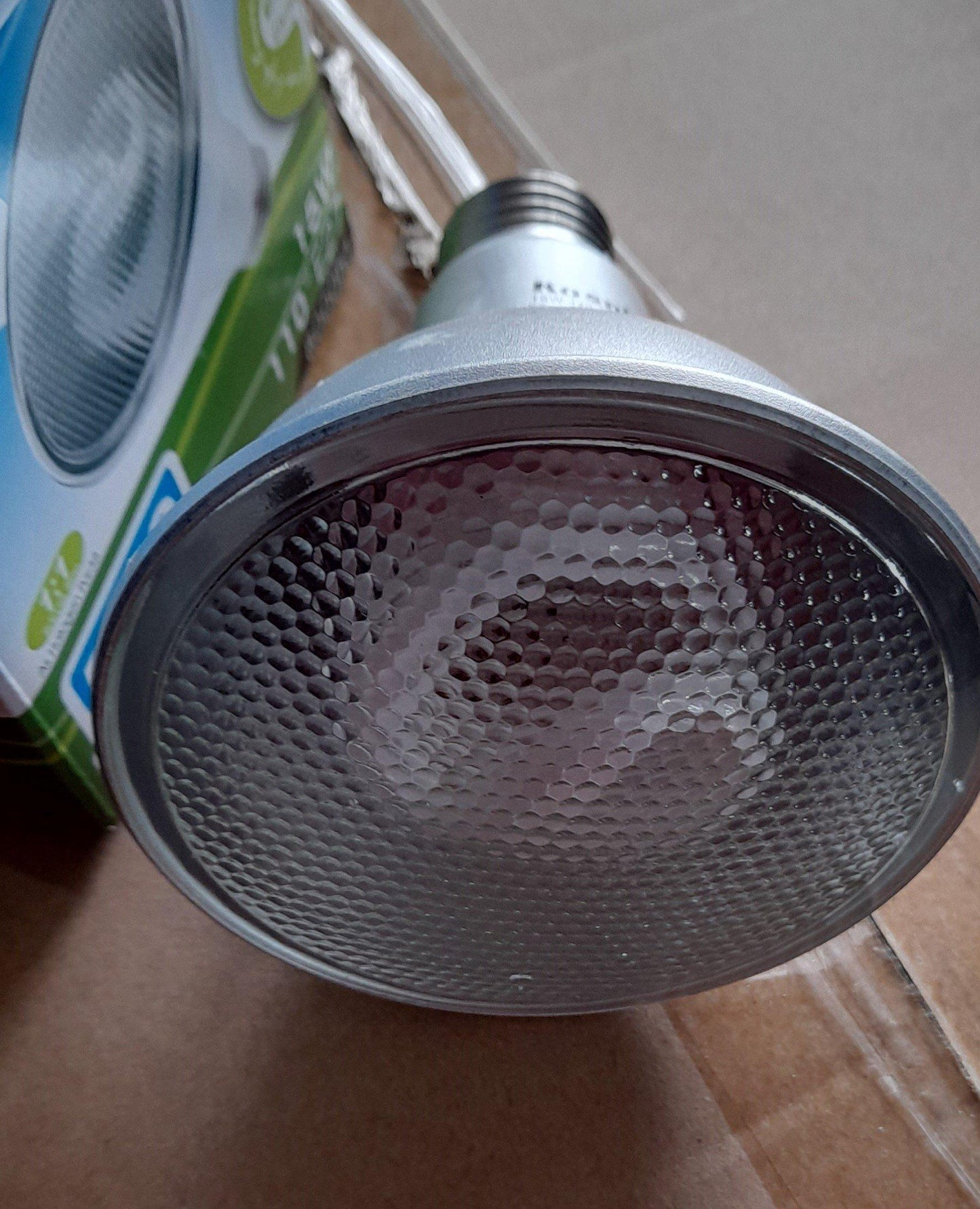 PAR30 15WATT E27 / ES CAP DAYLIGHT - Beachcomber Lighting