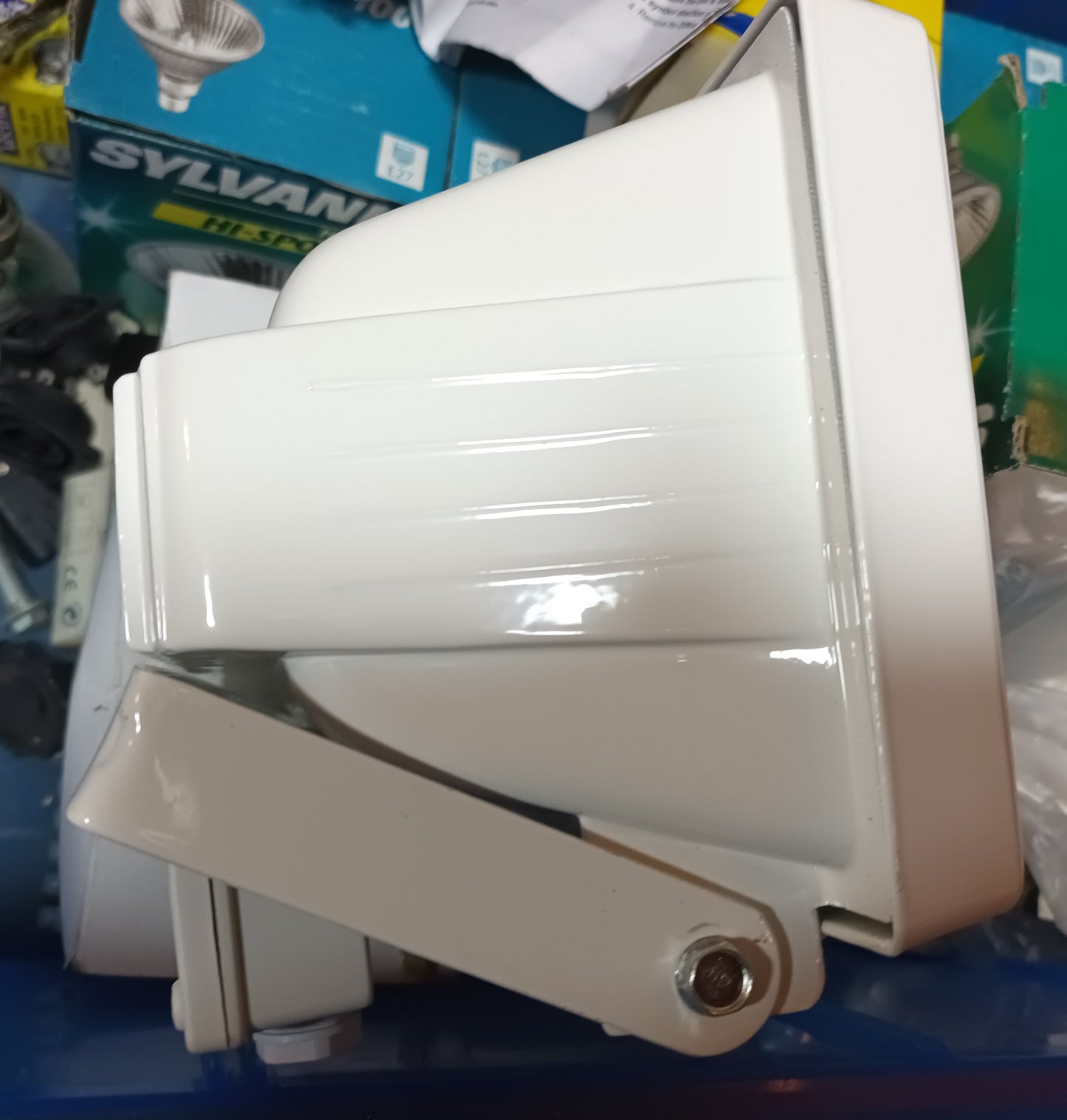 500W Floodlight & Security Lights White by wickes with 5 mixed Wage halogen bulbs