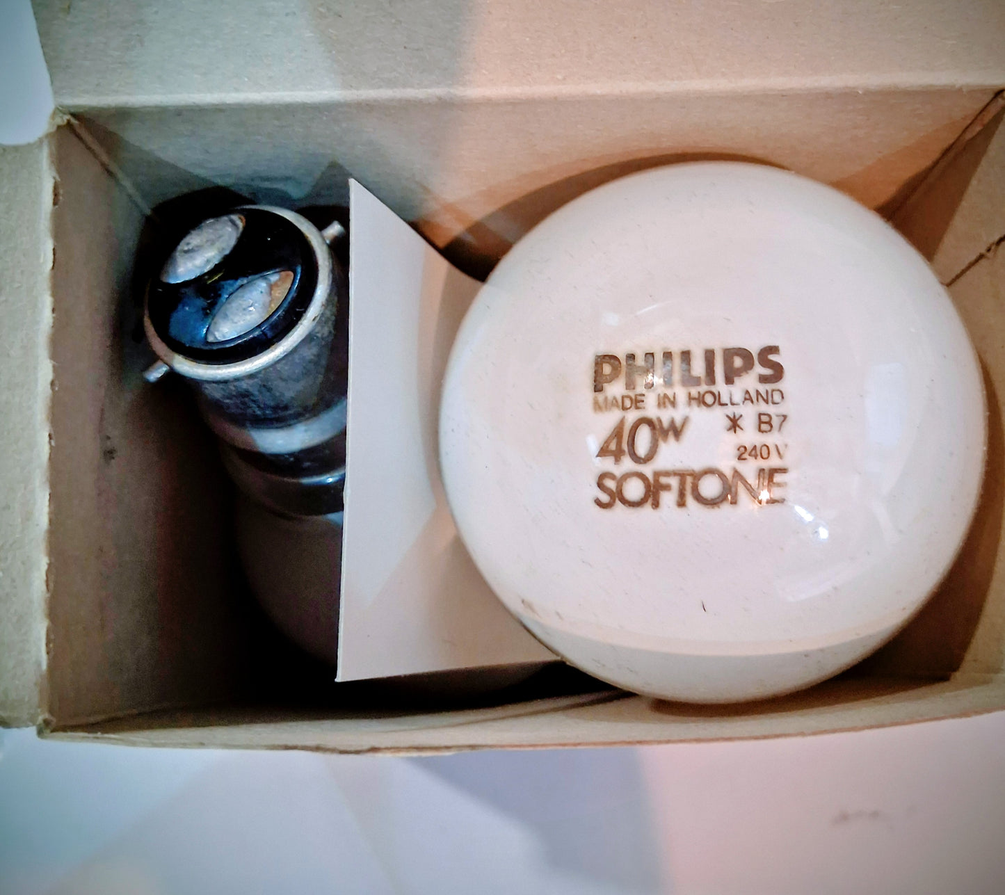 Philips Softone white 40 watt BC / B22 Twin Pack made in Holland
