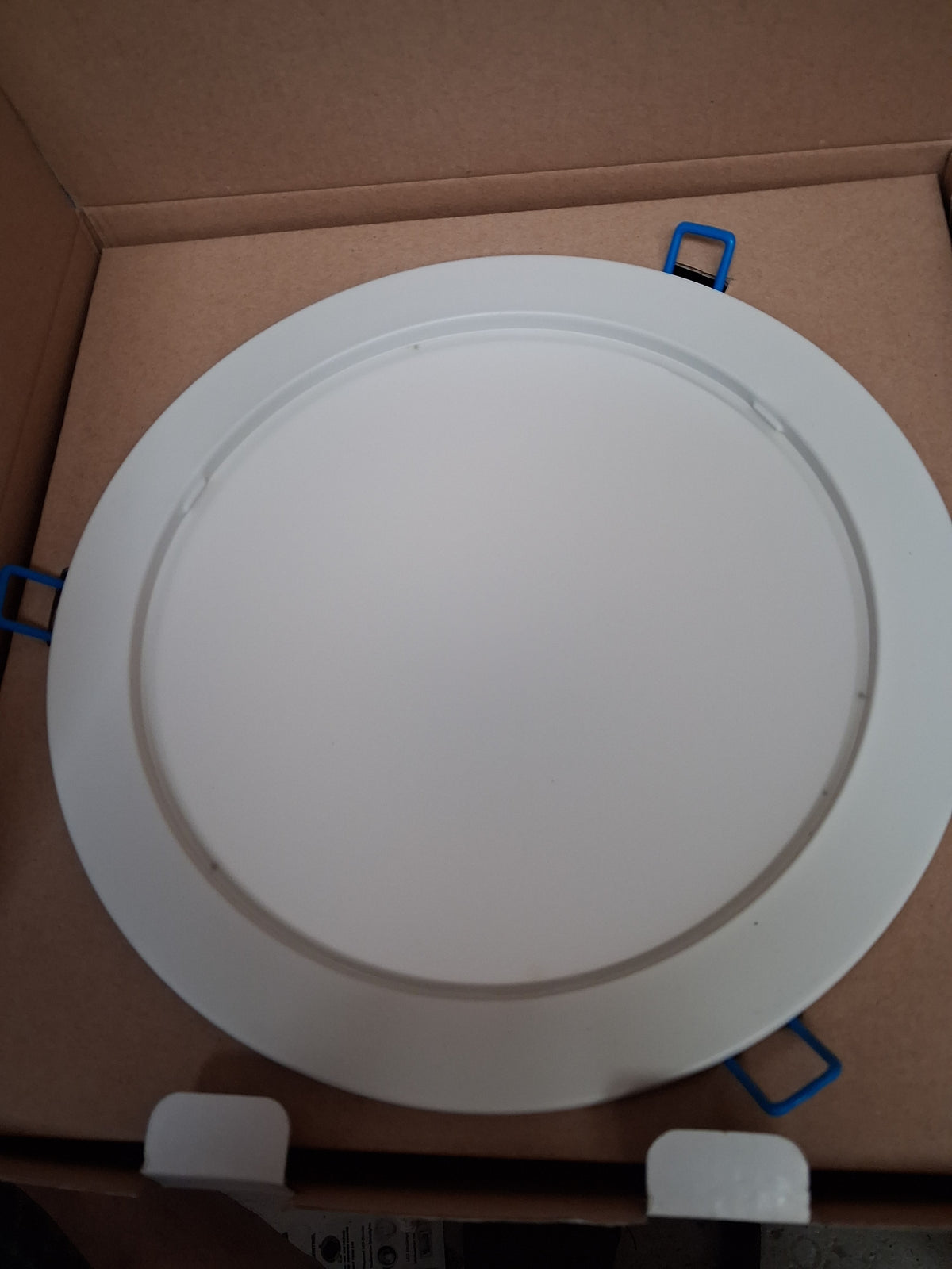 8" LED Recessed 25 watt downlight 1800lm warm white