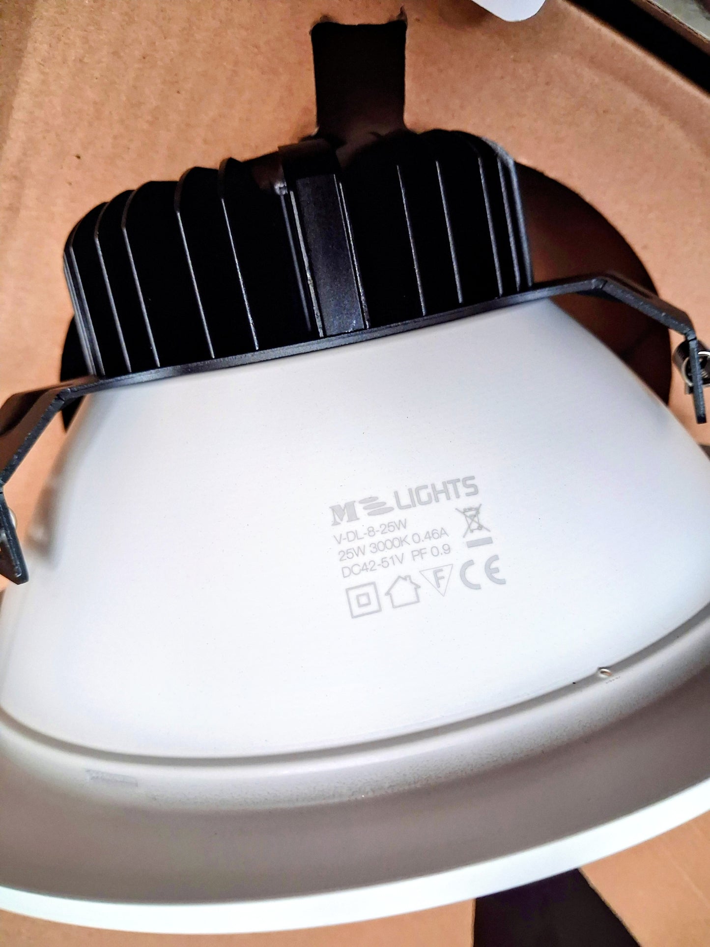 8" LED Recessed 25 watt downlight 1800lm warm white