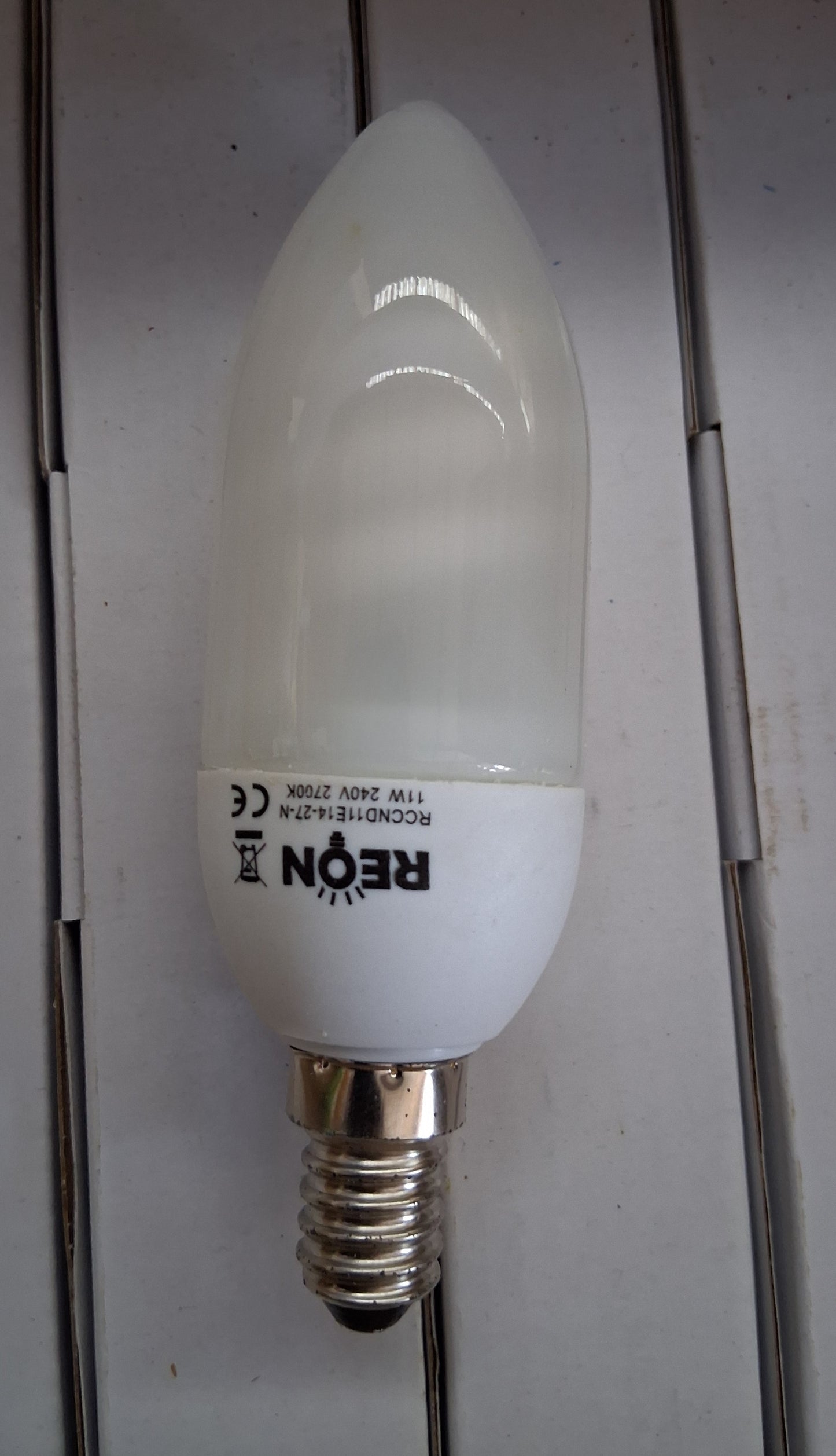 Candle 11 Watt = 44 watts SES / E14 warm white 500lm by reon