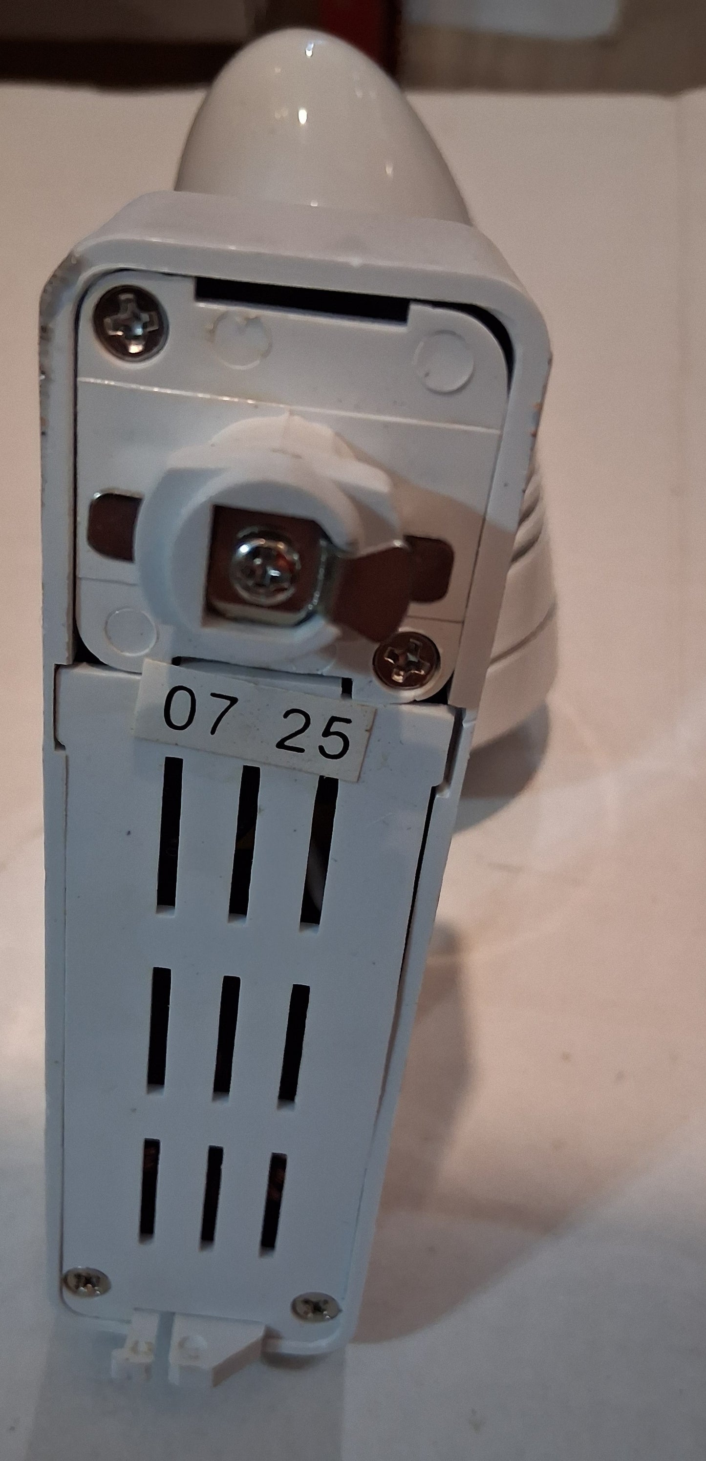 Robus R888-13 track Spotlight Acorn GX5.3 50 Watt in white