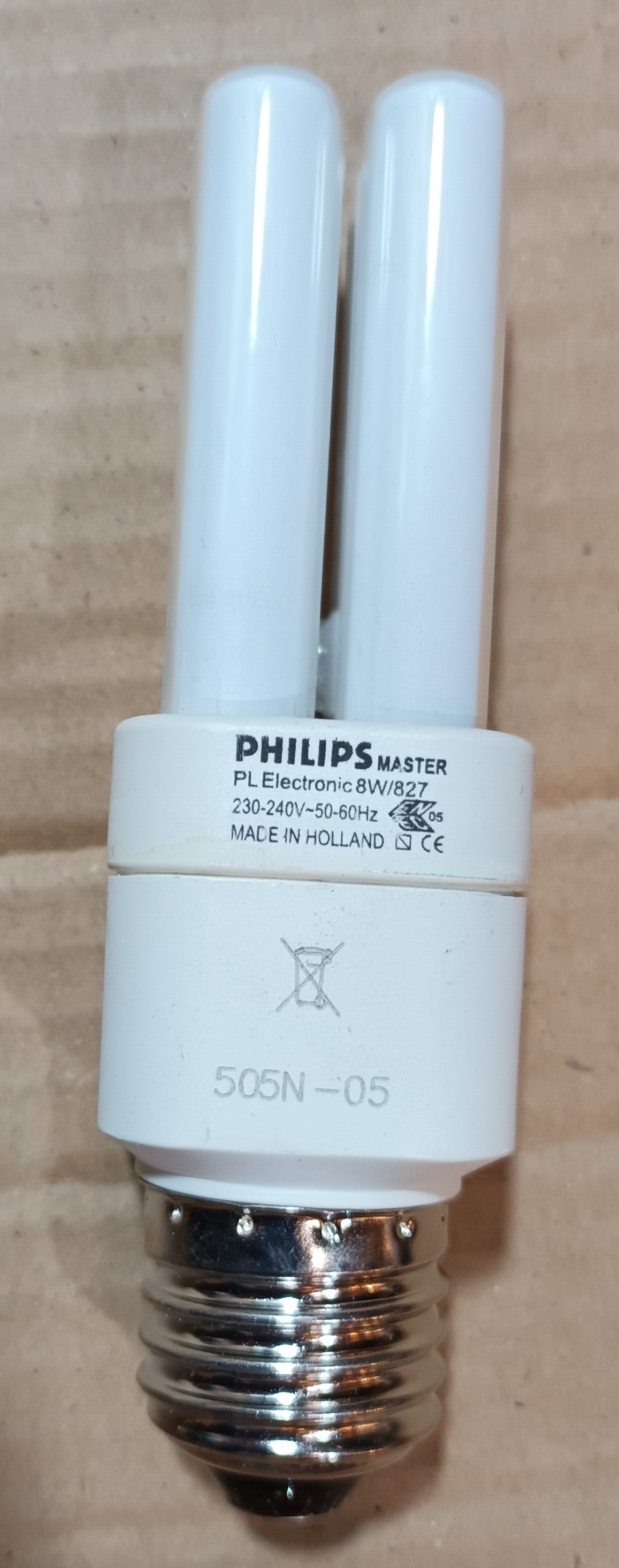 6 x Philips Master 8W = 40w  ES / E27 warm white