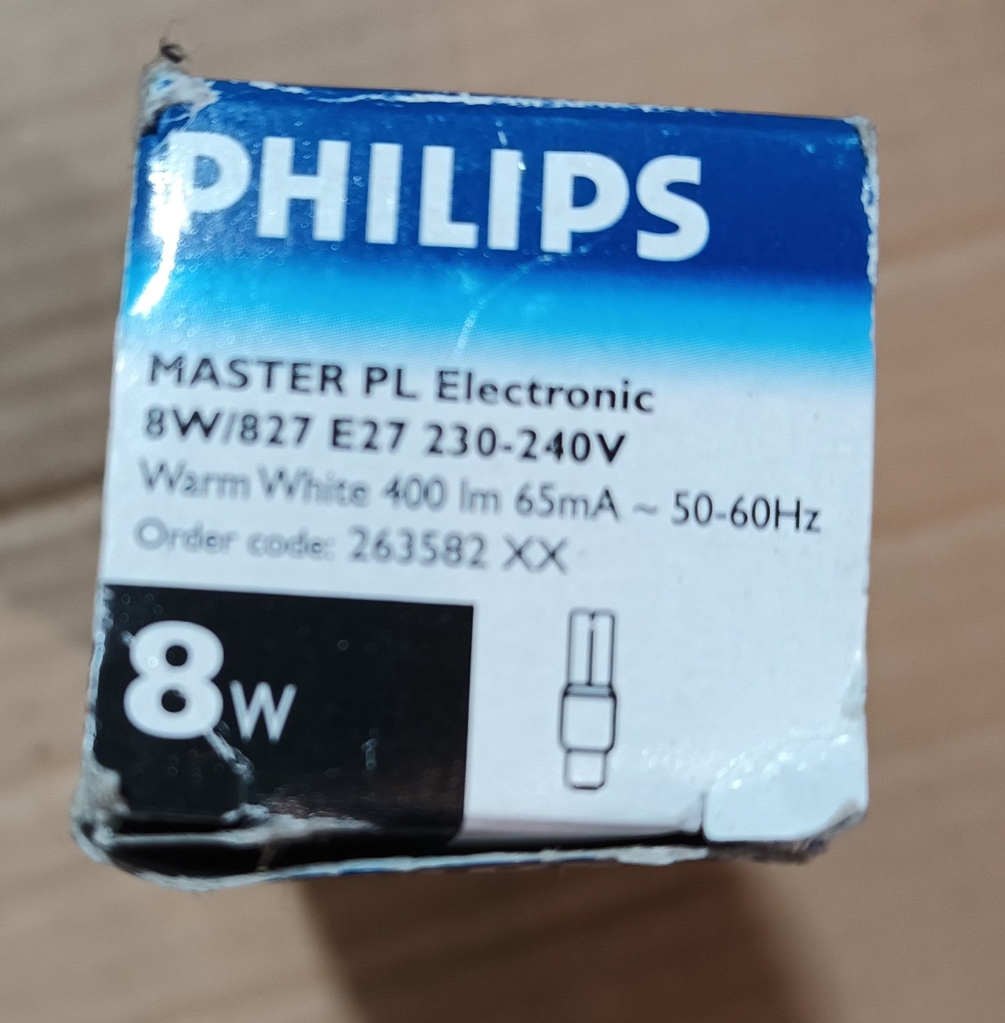 6 x Philips Master 8W = 40w  ES / E27 warm white
