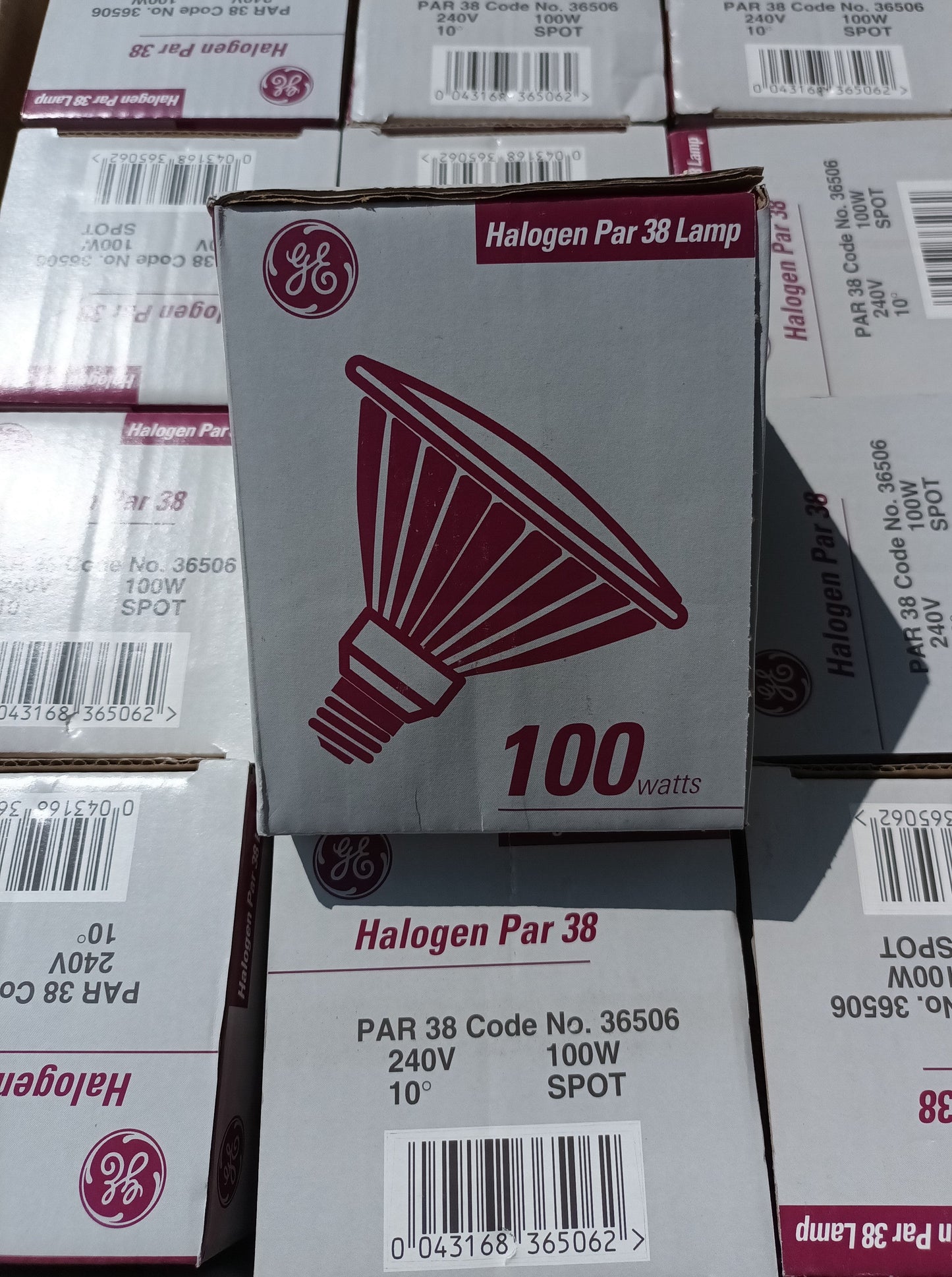 GE  Par38 100W 10</p>° Spot Halogen  code 36506